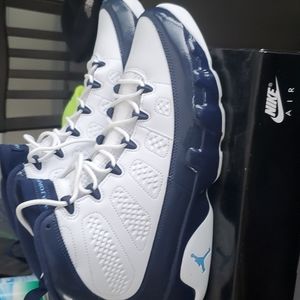 Air Jordan's 9 Retro size 11, blue and white